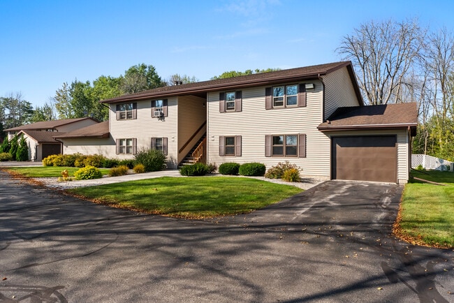 Photo - 910 E Cedar Ave