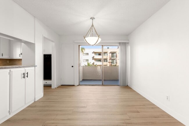 Photo - Beverly Apartments