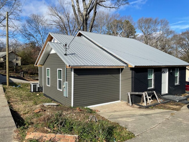 4416 Saks Road - 4416 Saks Road House