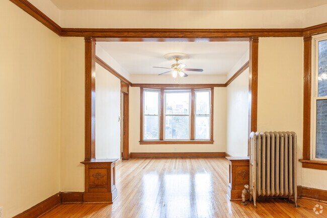 Building Photo - 3326 N Clark St Unit 2 Rental