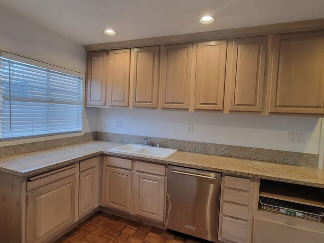 Photo - 17565 Bullock St