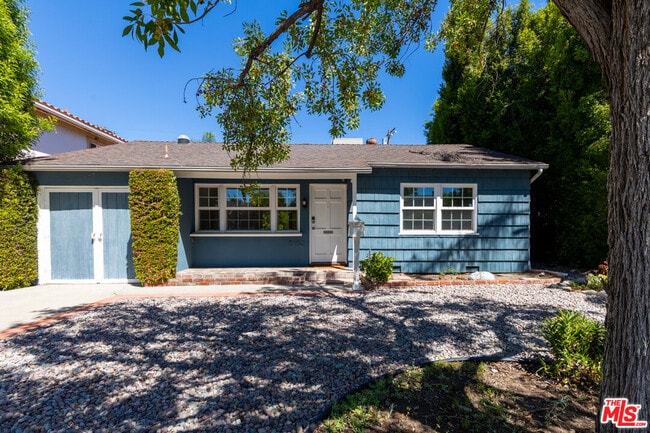 Building Photo - 5162 Lindley Ave