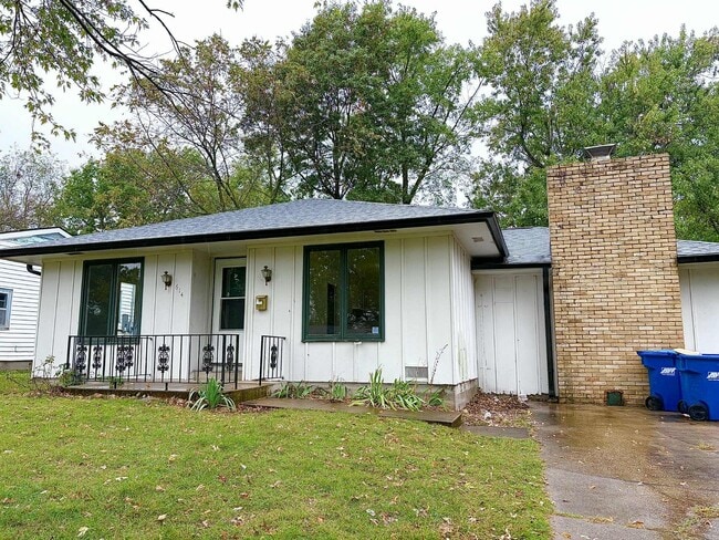 Building Photo - CHARMING 3 BEDROOM / 1 BATHROOM HOUSE IN J...