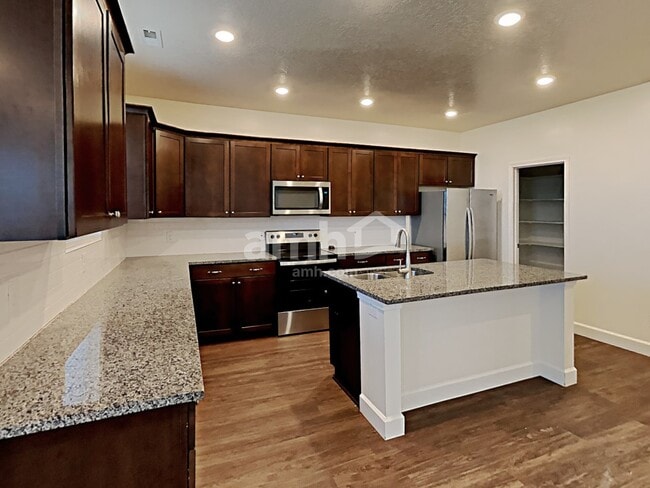 Photo - 1123 Wagon Way