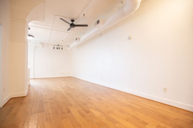 Photo - North Block Condo Available- Fully Remodeled Studio ! Unit 603