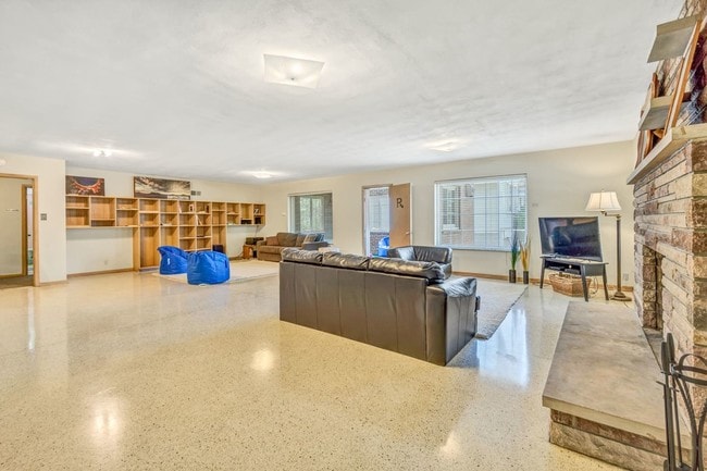 Building Photo - 3303 Watson Rd Unit Level 1