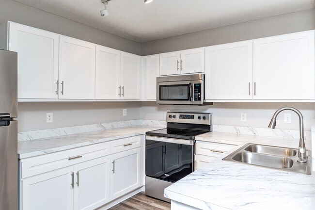 2BR, 1,5BA - 1,000SF - Kitchen