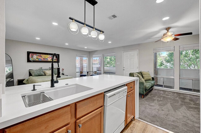 Photo - 740 Oakmont Ave