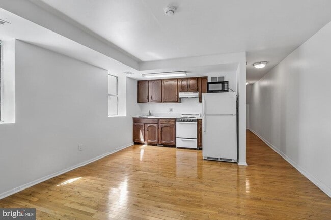 Building Photo - 1928 SOUTH St Unit 2R Rental