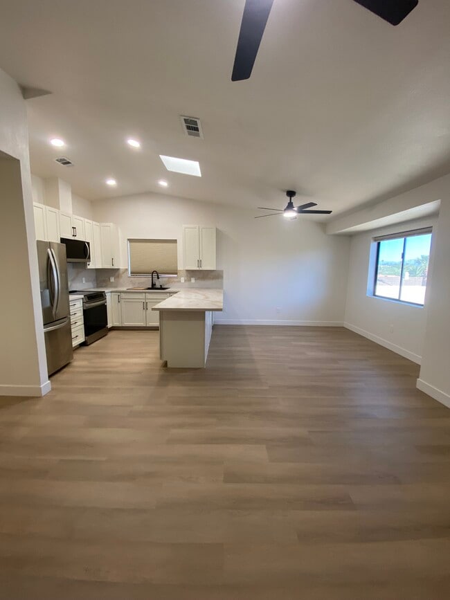 Building Photo - 14053 N Edgeworth Dr