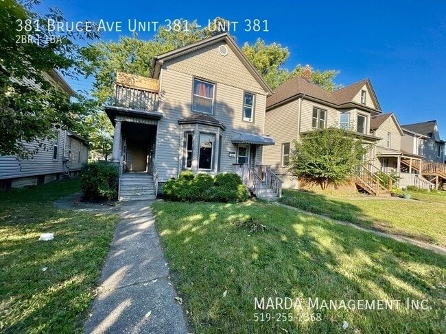 Photo - CHARMING 2 BED/1BATH MAIN UNIT DOWNTOWN WINDSOR + HYDRO & GAS Unit 381