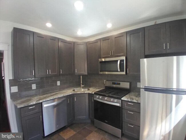 Photo - 224 Watkins St