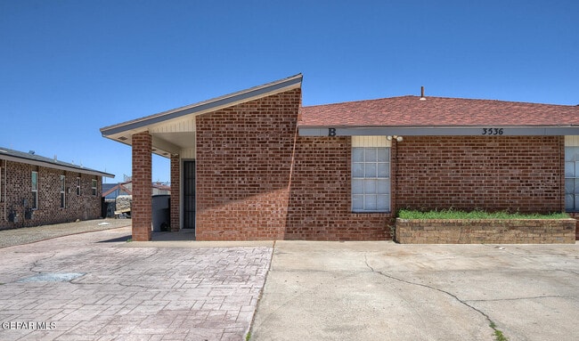 Building Photo - 3536 E Glen Dr