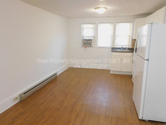 Photo - 810 Brent St SW