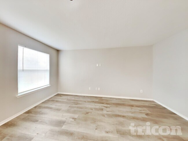 Photo - 2910 Candleside Dr