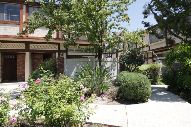Photo - 2/Bedroom Townhome in West Hills!