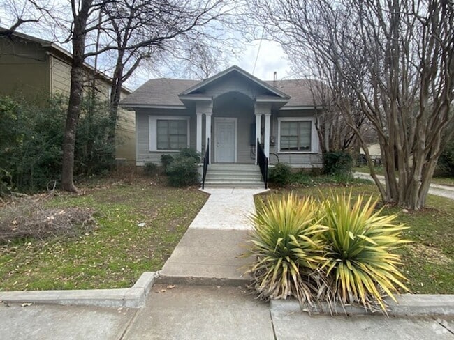 Building Photo - 2 BEDROOM 1 BATHROOM HOUSE WITH OFFICE
