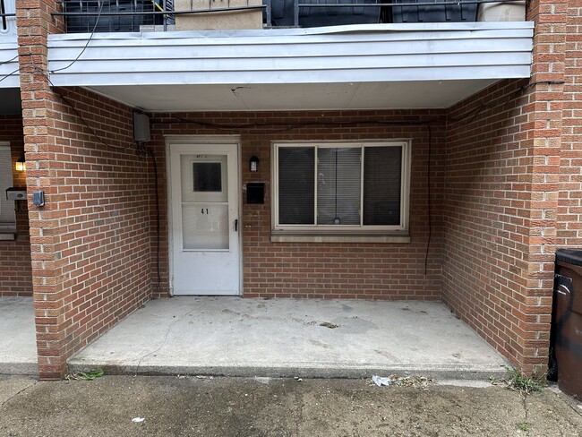 Note: these are pictures of the mirrored unit next door, actuall photos will be updated soon - 4115 Roosevelt Blvd Apartments Unit 1