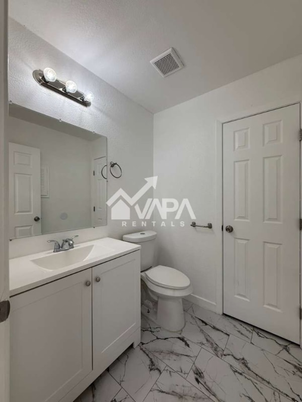 Photo - 9226 Nagel St