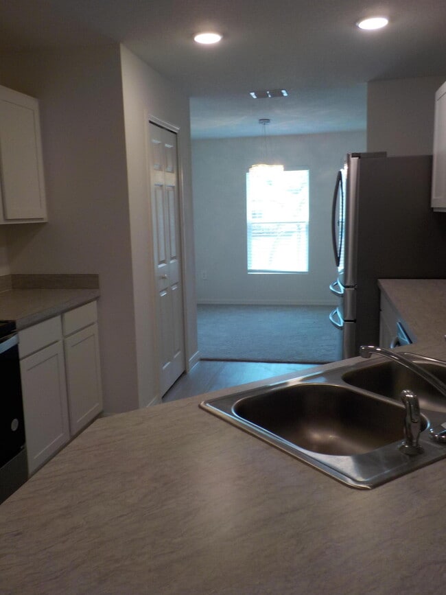 Photo - 1055 Duxbury Rd SE