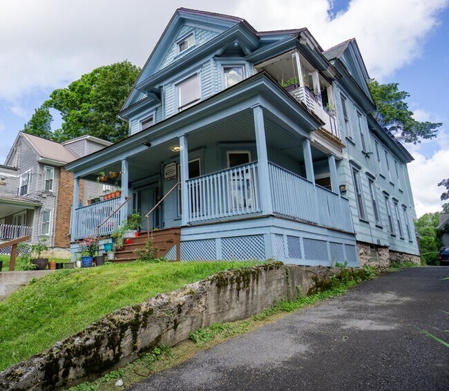 107 Trinity Pl Apartment For Rent in Syracuse, NY