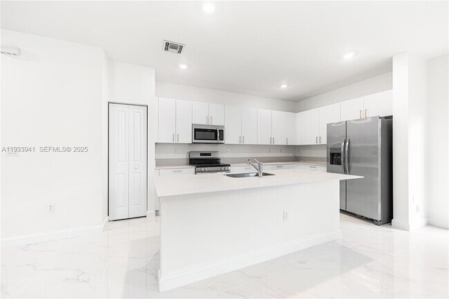 Photo - 2209 SE 30th St