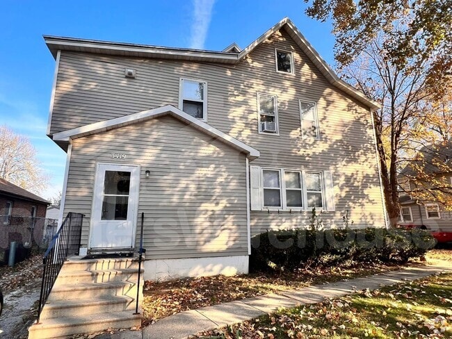Building Photo - 3419 1st St Rental