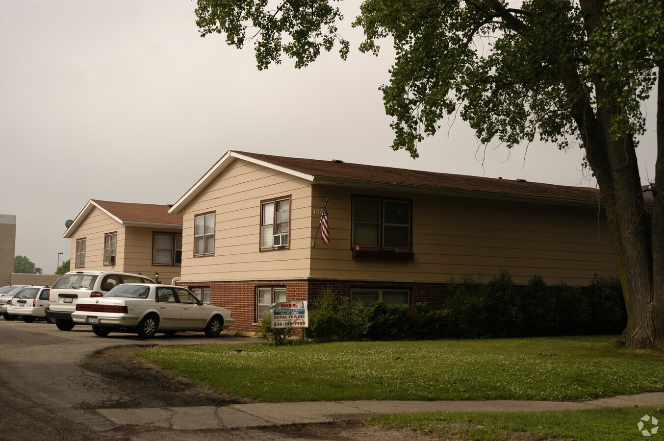 Photo - 1880 Lilac Ln Apartments