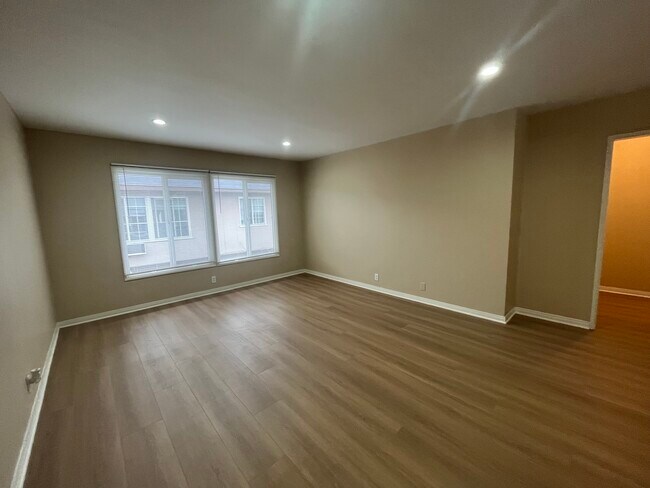 Photo - 14149 Vanowen St Unit 5