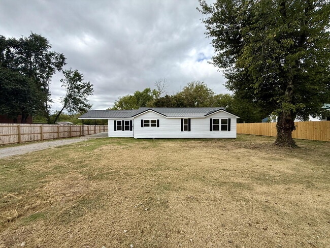 1227 Old Hwy 109 N