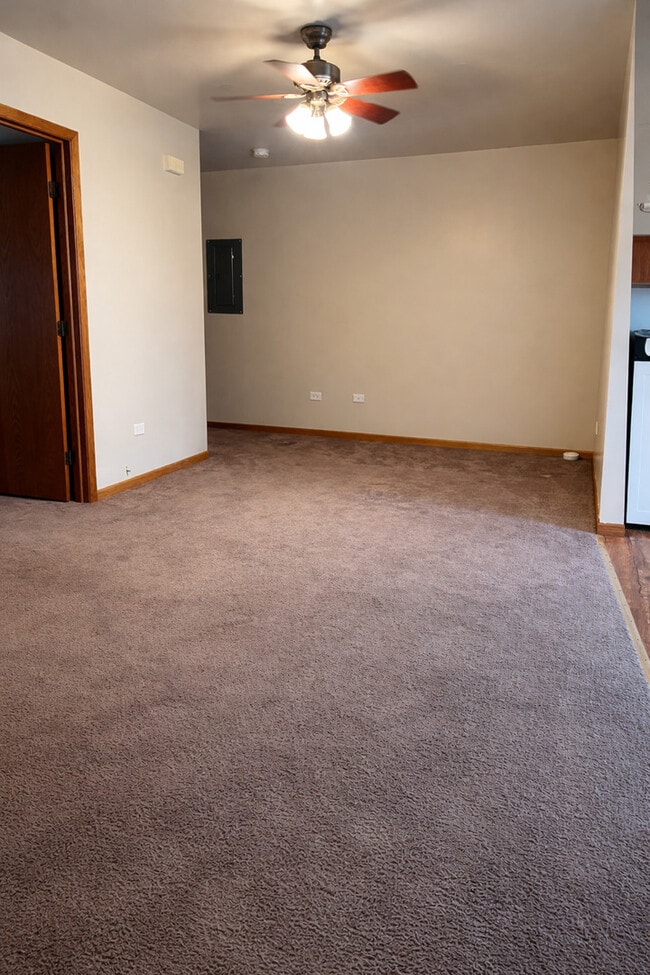 Photo - 465-479 N School St