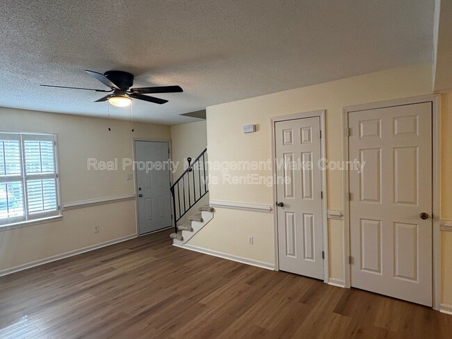 Photo - 1148 Nottingham Cir