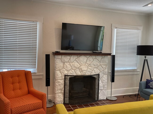 Photo - 717 21st St W