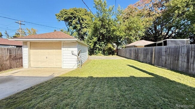 Photo - 311 Amherst St