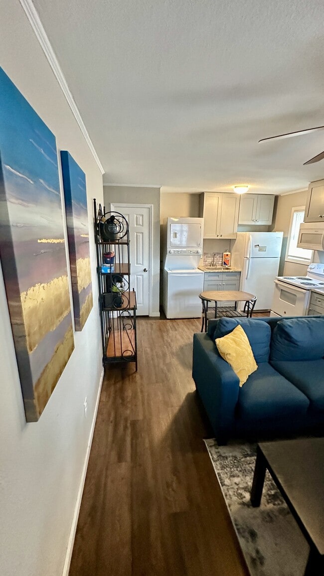 Photo - 1123 S Victory St