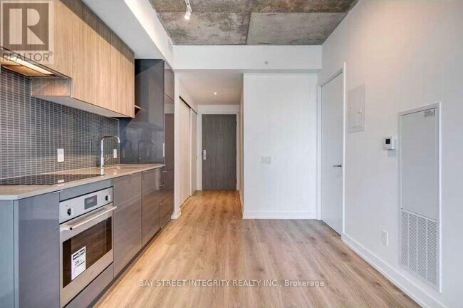 Photo - 161 Roehampton Ave Unit 1609