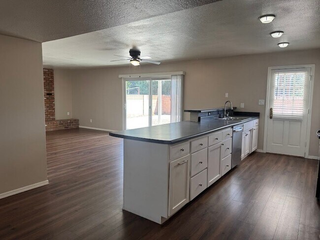 Photo - Bright & Beautiful Phoenix Home with Open Concept