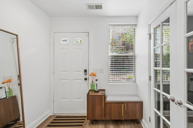 Photo - 2504 S Calumet Ave