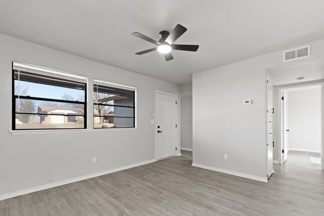 Photo - 1304 Pinewood Ct