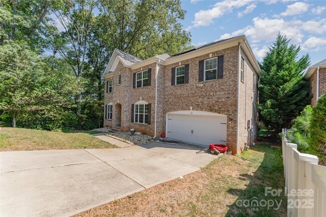 Photo - 139 Brackenbury Ln