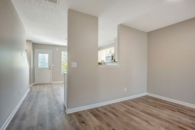 Photo - 5860 Monroe Crossing