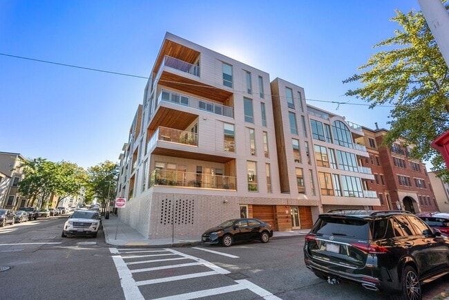 Building Photo - 537 E 2nd St Unit 101