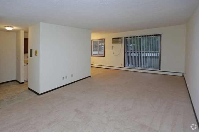 2BR, 1BA - 926 SF - White Oaks Apartments