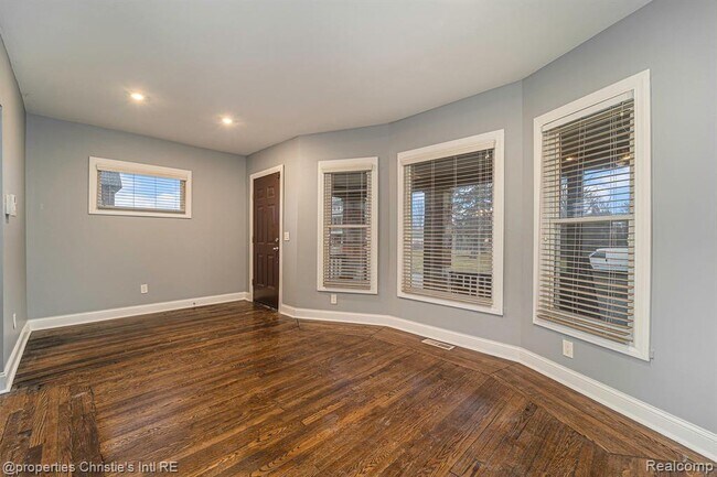 Photo - 597 Belmont St