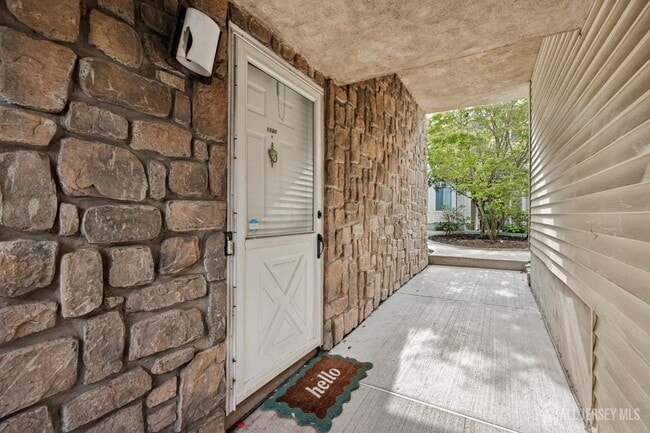 Photo - 1086 Schmidt Ln