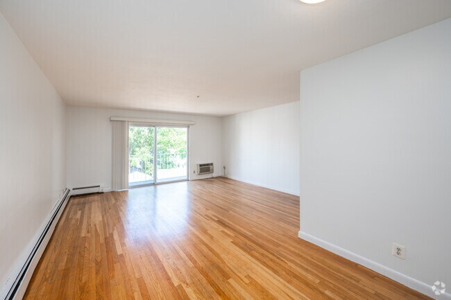 2BR, 1BA - 800SF - Living/Dining Room - 6 Gilson Rd Unit 27