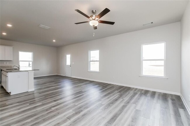 Photo - 160 Avondale Blvd SE