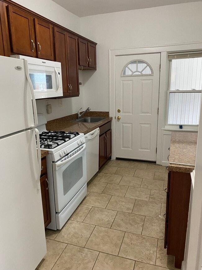 Building Photo - 1026 Lakepointe St Unit 3 Rental