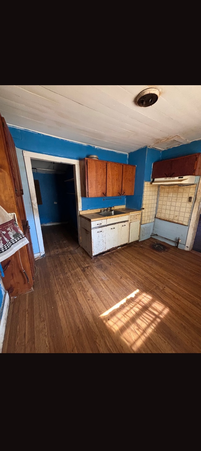 Photo - 505 Sicily St