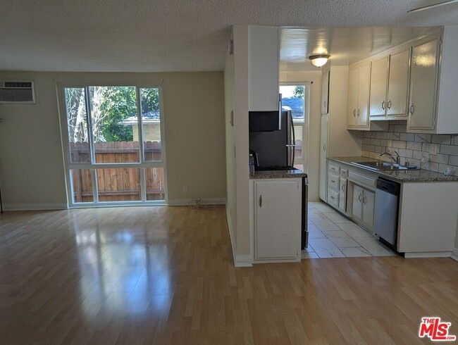 Building Photo - 633 N Sweetzer Ave Unit 3 Rental